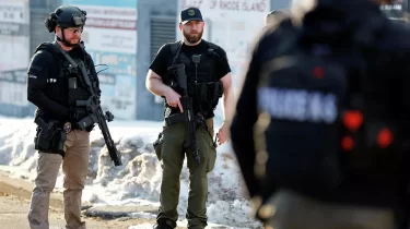 Хоккей матчындағы атыс: Күдікті анықталды (ВИДЕО)