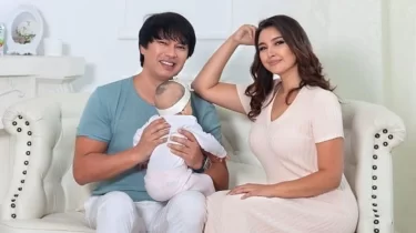 "Балаларды үйде қалдырдық": Беркут Аишаны демалысқа алып кетті