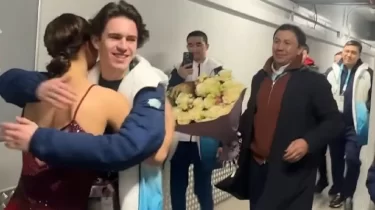 Головкин мен Шайдоров Самоделкинаға сый жасады (ВИДЕО)