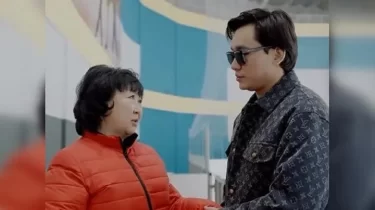 "Батырымыз мәңгі жүрегімізде": Қайрат Нұртас Денис Теннің анасымен жолықты (ВИДЕО)