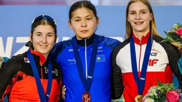 Қазақстандық спортшы әлем чемпионы атанды, бірақ марапаттау кезінде гимннен "қате" кетті (ВИДЕО)