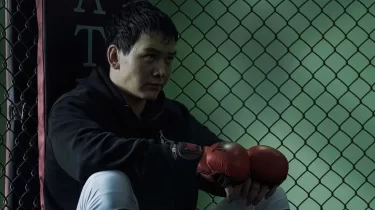 Қазақстандық актер өзбектің "Сатурнымен" жұдырықтасады