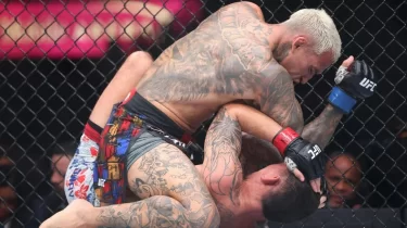 Чарльз Оливейра UFC-де жаңа белбеуді тартып алды