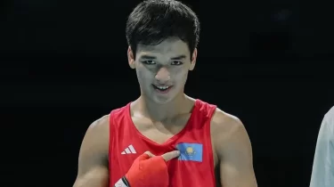 Қазақ боксшысы Бангкокте тағы бір "алтынды" жұлып әкетті (ВИДЕО)