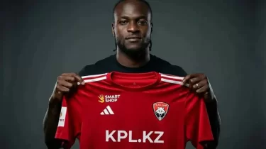 "Ксерокс жасап кетті". Виктор Мозестің тұрмыс қамымен жүрген сәті желіні жарды (ФОТО)