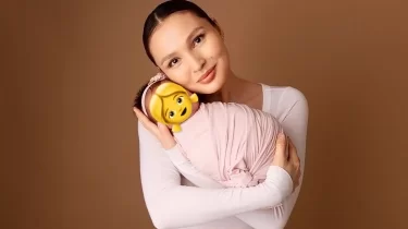 Жұлдыз Әбдукәрімова кіші қызымен түскен әсерлі видеоны жариялады