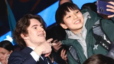 Михаил Шайдоров алматылықтарды бауырсақпен қуантты (ВИДЕО)