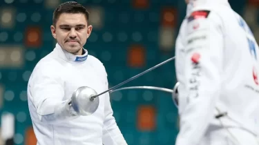 Руслан Құрбанов бір күнде екі Олимпиада чемпионын тізе бүктірді