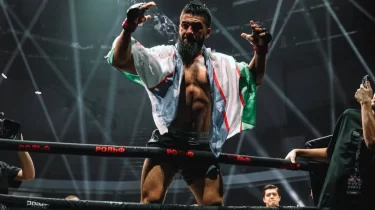 Өзбекстандық файтер қазақстандықты нокаутқа түсіріп, Еркебұлан Тоқтарға үндеу жасады (ВИДЕО)