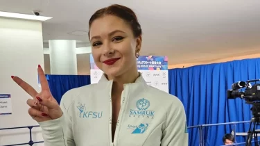 Қазақстанның үздік мәнерлеп сырғанаушысы ӘЧ-2026 банкетінде образымен тәнті етті (ФОТО)