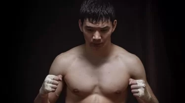 Өзбекстандық жеңілмеген "Сатурн" қазақ актерын нокаутқа жіберді (ВИДЕО)