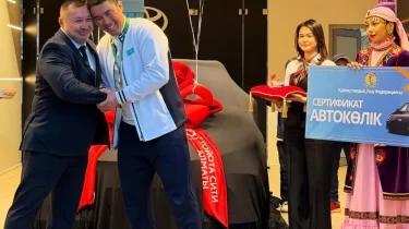 Алматыда ушу-саньдадан әлем чемпионына көлік сыйға тартылды