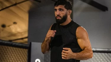 Арман Царукян жаттығуда GGG-ды құлатты (ВИДЕО)