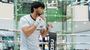 Қазақстан — Өзбекстан жекпе-жегі төрешілер шешімімен аяқталды (ВИДЕО)