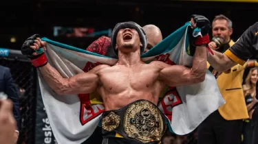 Жалғас Жұмағұлов екінші титулдық жекпе-жек алдында қарсыласын нокаутпен жеңді (ВИДЕО)