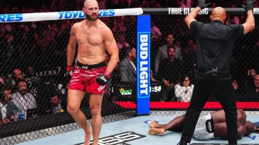 UFC 327 басты жекпе-жегінде жылдам нокаут тіркелді