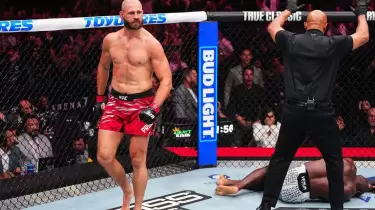 UFC 327 басты жекпе-жегінде жылдам нокаут тіркелді