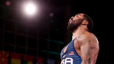 Олимпиада чемпионы енді UFC октагонында айқасады