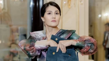 Шавкат Рахмоновтың жары күйеуімен түскен суретін жариялады