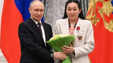 Путин қазақ боксшысын орденмен марапаттады