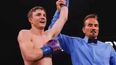 "Мен қазақпын". Қазақстандық боксшы өзін "ресейлік" деп атаған спортшыға жауап қатты