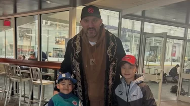 Александр Овечкин қазақтың ұлттық киімімен жанкүйерлерін таңғалдырды (ВИДЕО)