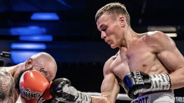 Қазақстандық боксшы айқас алдындағы жаттығуын көрсетті (ВИДЕО)