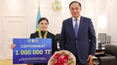 Бес баланың анасы Азия чемпионатындағы медалі үшін марапатталды