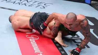 Перттегі UFC турнирі бірінші раундтағы сабмишенмен басталды (ВИДЕО)