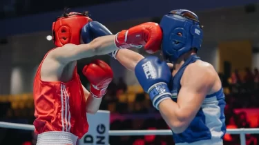 Қазақстандық боксшы Азия чемпионатында өзбек қарсыласын айқын жеңді (ВИДЕО)