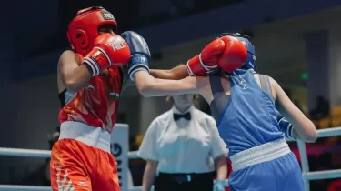 Қазақстан құрамасының тағы бір боксшысы Азия чемпионатының финалына шықты (ВИДЕО)