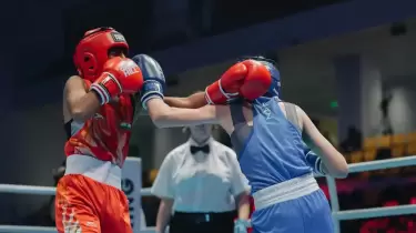 Тағы бір "алтын". Нұргүл Сахи Азия чемпионатында Өзбекстан боксшысын жеңді (ВИДЕО)