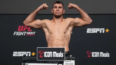 Қазақстандық файтер нокаут жасай ма? Отандасымыз UFC-де америкалықпен төбелеседі