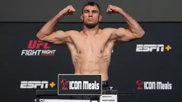 Қазақстандық файтер нокаут жасай ма? Отандасымыз UFC-де америкалықпен төбелеседі