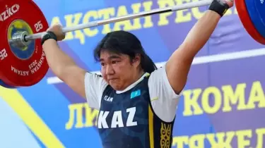 Ауыр атлет Айғаным Жанболат ел чемпионатында бес рекорд жаңартты