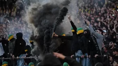 Жаппай тәртіпсіздік. Франция чемпионатында жанкүйерлер матчты тоқтатып тастады
