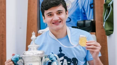 Абдукодир Хусанов "Манчестер Ситидің" чемпиондық шеруіне қатысты (ВИДЕО)