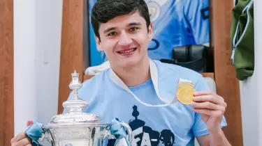 Абдукодир Хусанов "Манчестер Ситидің" чемпиондық шеруіне қатысты (ВИДЕО)
