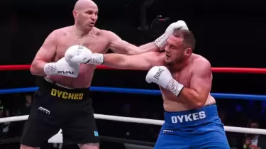 Иван Дычко Ұлыбританияда қарсыласын нокдаунға түсірді (ВИДЕО)