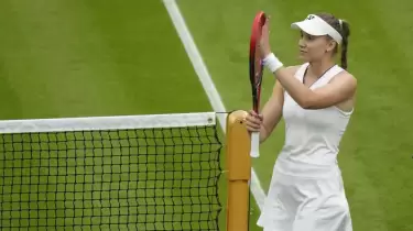 Елена Рыбакина Уимблдон алдында караокедегі сүйікті әнін атады (ВИДЕО)