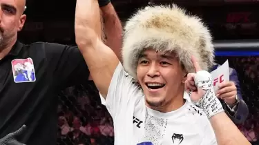 Асу Алмабаев UFC-де Джонсонды аяққа ауырту әдісімен жеңді (ВИДЕО)