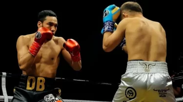 Дулат Бекбауов WBA экс-чемпионын тізе бүктірді (ВИДЕО)