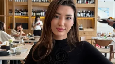 "Ең қымбат жандарым": Сәбина Алтынбекова ауылдағы балалық шағын еске алды