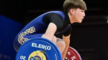 Қазақстандық зілтемірші Азия чемпионатында бір күнде екі жүлде жеңіп алды