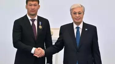 Тоқаев Шавкат Рахмоновтың әкесінің қайтыс болуына байланысты көңіл айтты