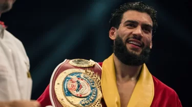 "Бұл - бокс үшін масқара": Хамза Шираз Әлімханұлына байланысты WBO шешімін сынады