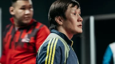 Жалғас Жұмағұлов жаттығуға кешіккен ММА файтерлерін ерекше әдіспен жазалады (ВИДЕО)
