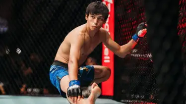 UFC-ден кеткен Азат Мақсұм жекпе-жегін нокаутпен аяқтады