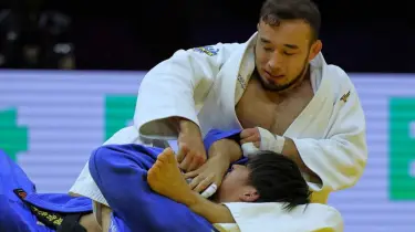 Жұбаназар Олимпиада жүлдегерін жеңіп, ӘЧ жартылай финалына шықты