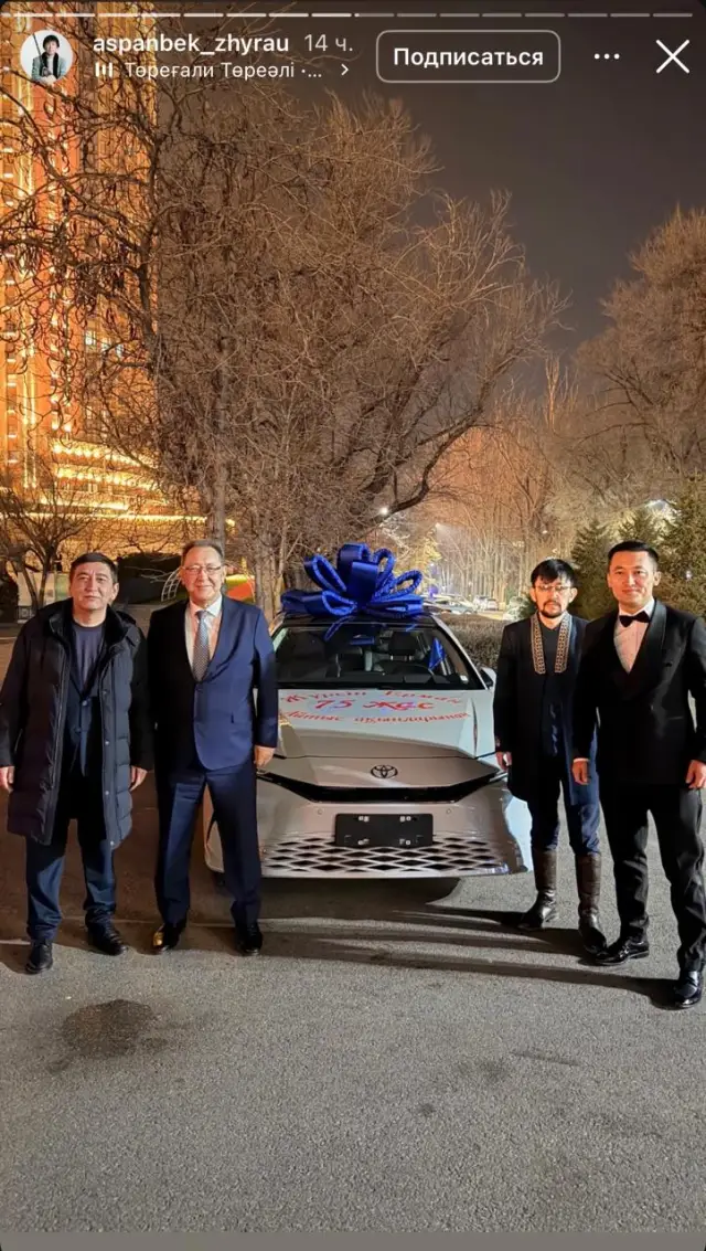 Айтыскер ақындар Жүрсін Ерманға темір тұлпар сыйлады